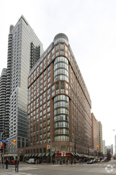 1-5 Carlton St, Toronto, ON for lease - Primary Photo - Image 1 of 6