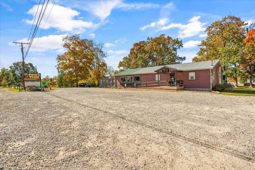 852 Southern Hwy, Mineral Wells, WV for sale - Primary Photo - Image 1 of 26