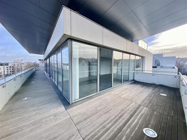 Office in Rueil-Malmaison for sale - Building Photo - Image 2 of 9