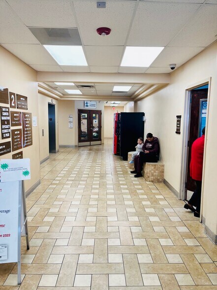 7812 Gateway Blvd E, El Paso, TX à vendre - Photo intérieure - Image 2 de 5