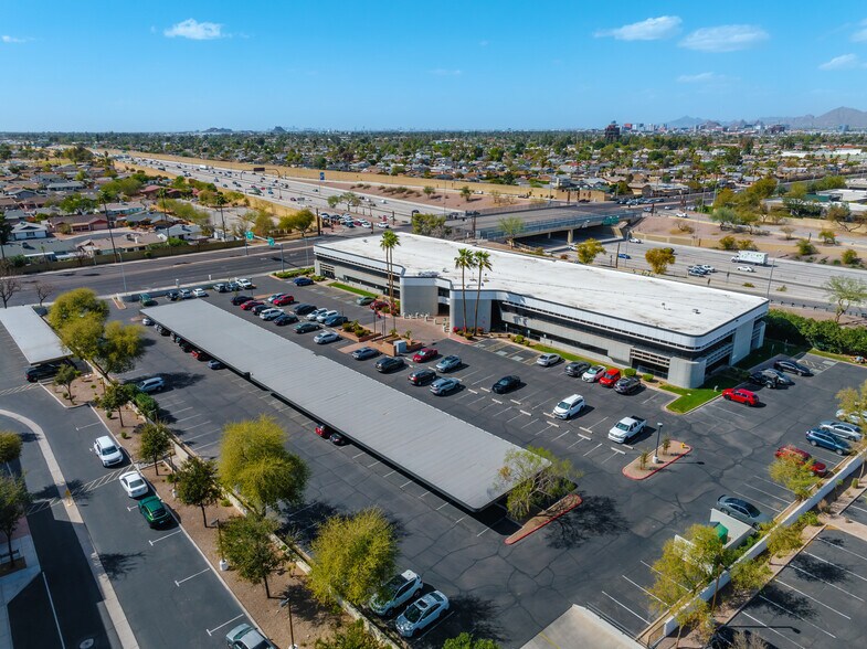 4515 S McClintock Dr, Tempe, AZ à louer - Photo du bâtiment - Image 2 de 15