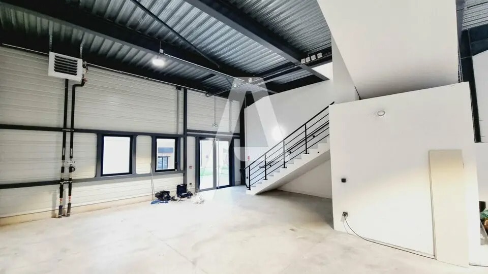 Flex in Fresnes for lease Interior Photo- Image 1 of 5