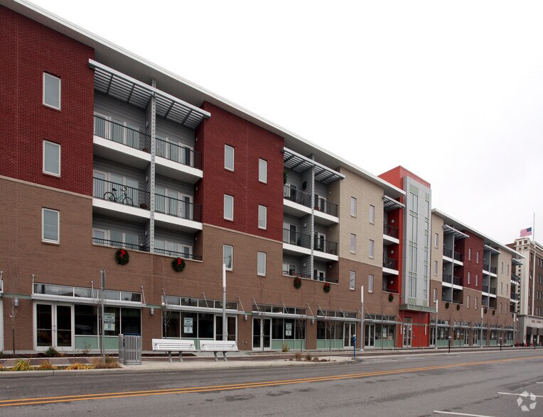 881 Massachusetts Ave, Indianapolis, IN à louer - Photo du bâtiment - Image 2 de 2