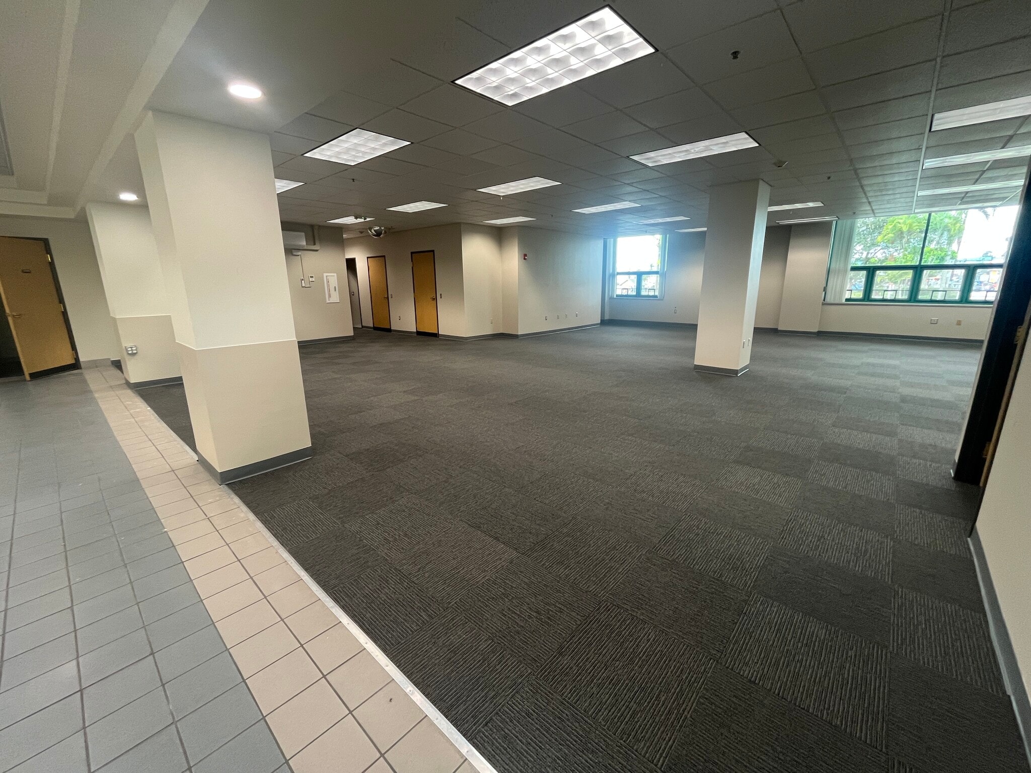 355 Kinoole St, Hilo, HI à louer Photo intérieure- Image 1 de 8