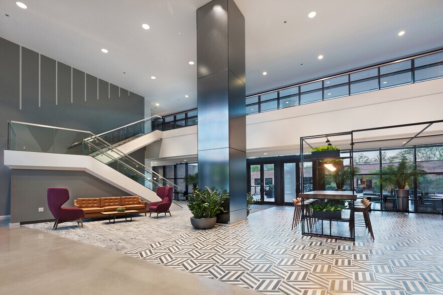 11190 Sunrise Valley Dr, Reston, VA à louer - Hall d’entrée - Image 2 de 3