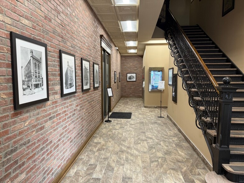 230 E Ohio St, Indianapolis, IN for sale - Building Photo - Image 3 of 7