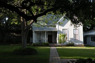 7 N Main St, Salado, TX for lease Building Photo- Image 2 of 6