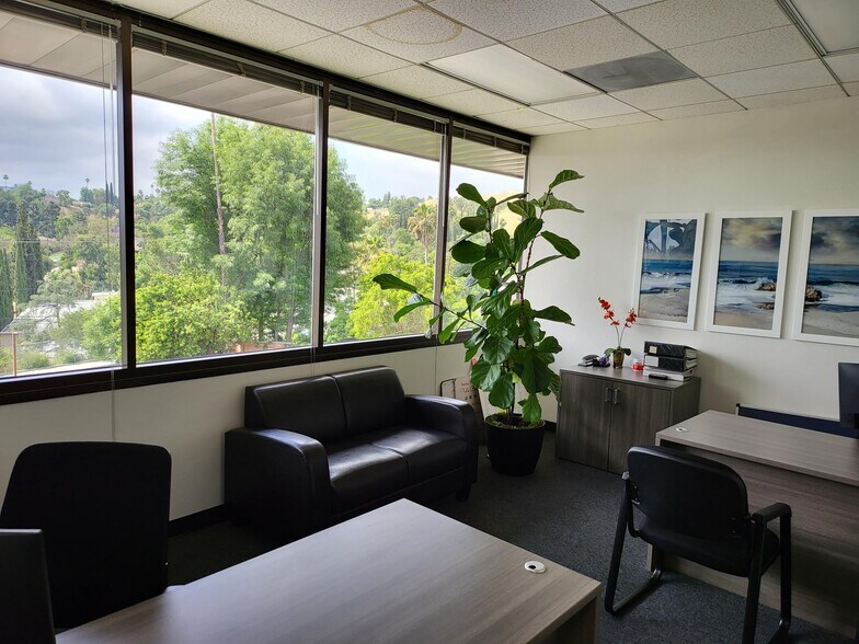 20350 Ventura Blvd, Woodland Hills, CA à louer - Photo intérieure - Image 3 de 12