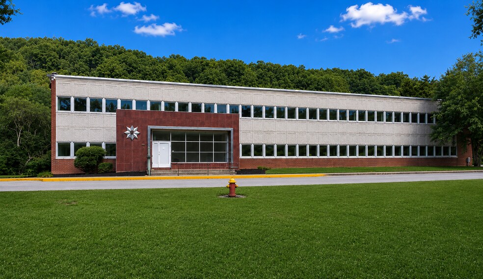 1 Kiski Ave, Leechburg, PA à vendre - Photo du bâtiment - Image 2 de 21