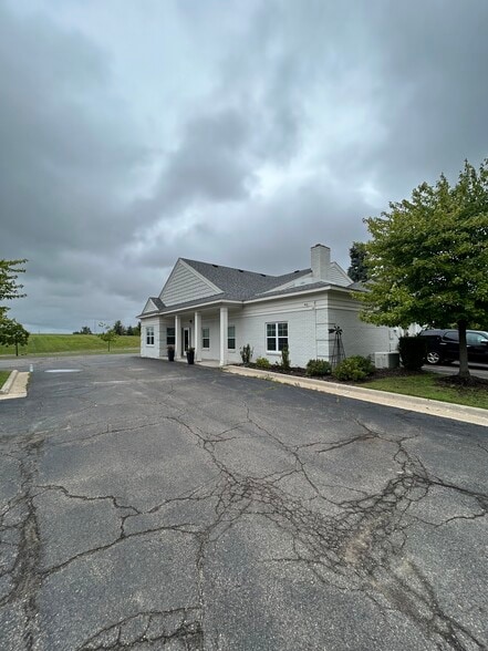 2240 N Opdyke Rd, Auburn Hills, MI for sale - Building Photo - Image 2 of 9