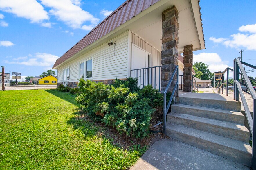 700 S Main St, Grove, OK à vendre - Photo du bâtiment - Image 3 de 55