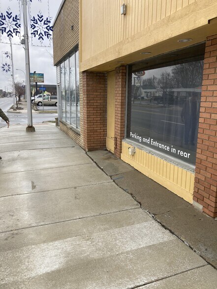 4111 12 Mile Rd, Berkley, MI à vendre - Photo du bâtiment - Image 3 de 10