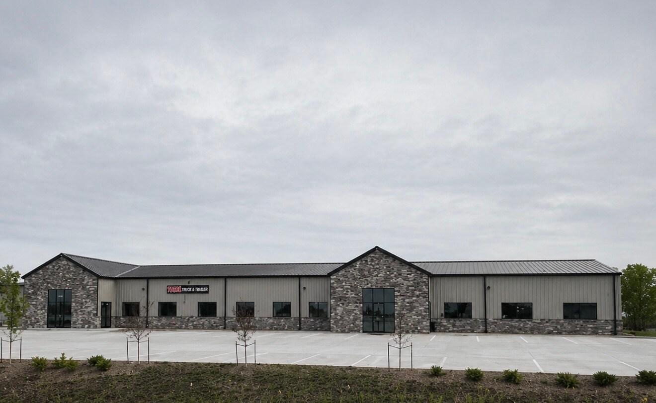 2244 NE 54th Ave, Des Moines, IA for lease Primary Photo- Image 1 of 4
