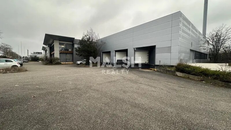 Flex dans Décines-Charpieu à louer - Photo du bâtiment - Image 3 de 12
