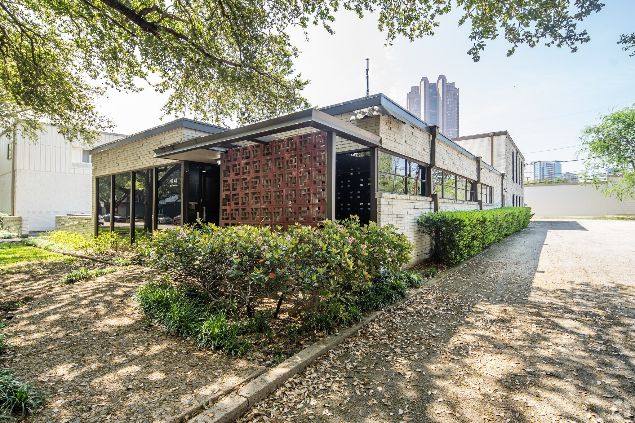 4141 Office Pky, Dallas, TX à louer Photo principale- Image 1 de 10