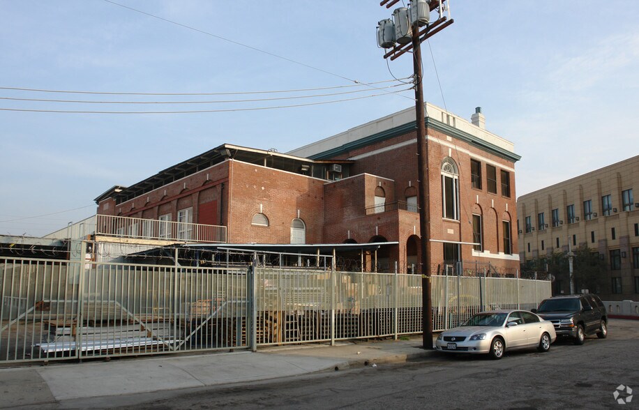 900 Avila St, Los Angeles, CA à louer - Photo du bâtiment - Image 3 de 11