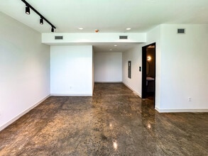 31 Artful Way, Asheville, NC à louer Photo intérieure- Image 2 de 5