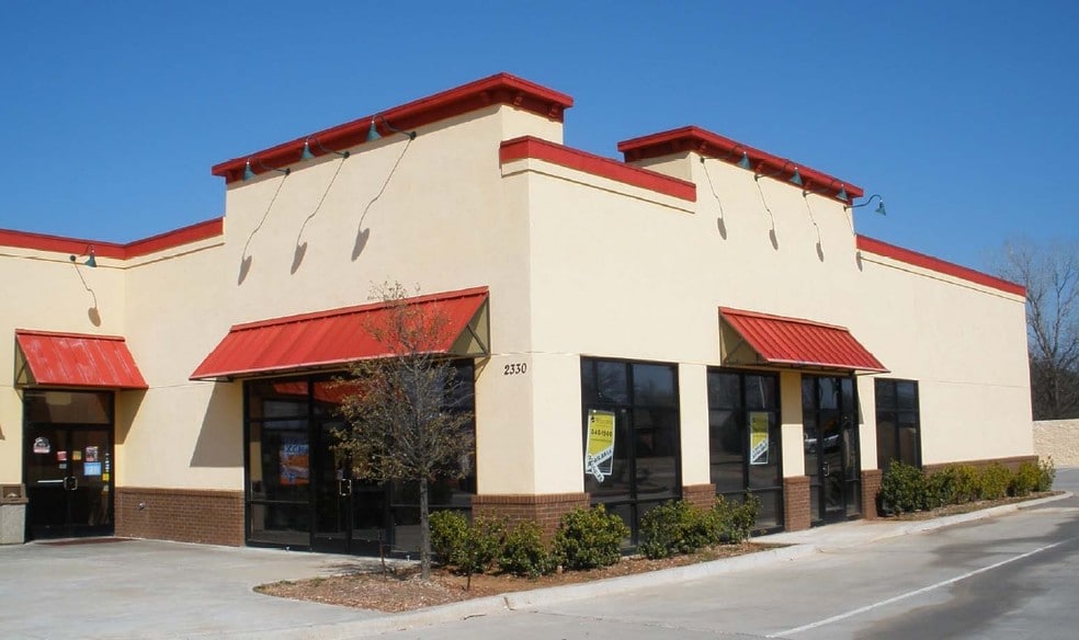 2320-2330 S Broadway, Edmond, OK for lease - Building Photo - Image 2 of 4