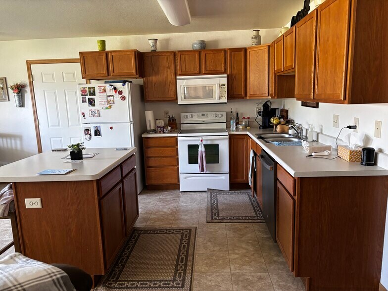 1305 Rosebud Ave, Gregory, SD à vendre - Photo du bâtiment - Image 2 de 17