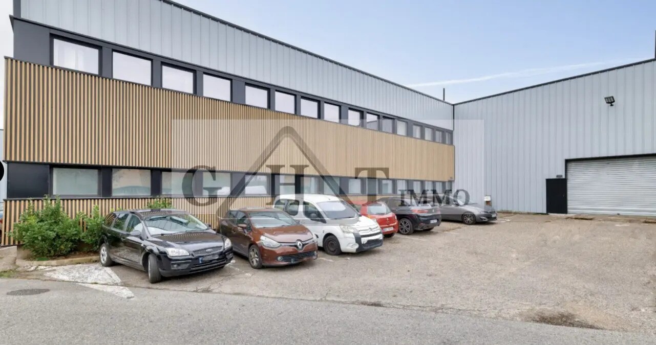 Industrial in Villeneuve-la-Garenne for lease Building Photo- Image 1 of 4