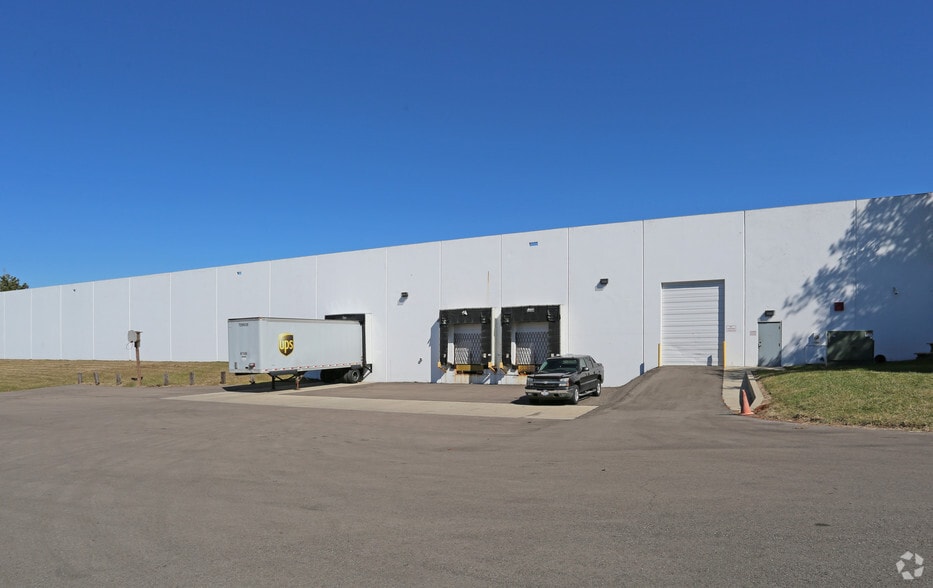 967 Watertower Ln, West Carrollton, OH for lease - Building Photo - Image 2 of 8