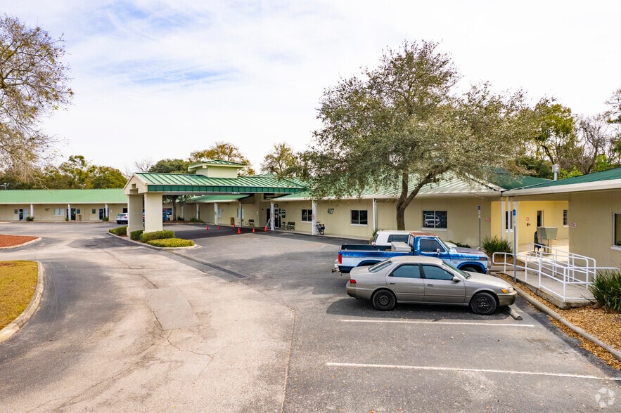 425-427 S Parsons Ave, Brandon, FL à louer - Photo du bâtiment - Image 2 de 10