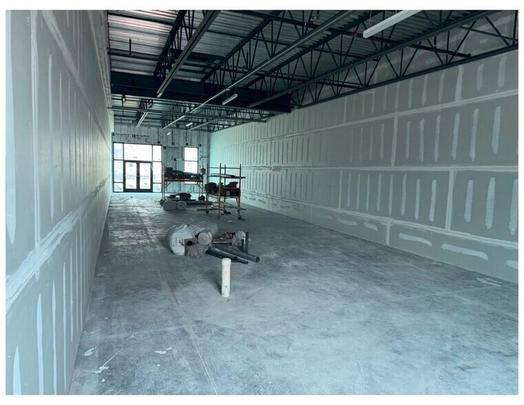 6355 Initiative Blvd, Sarasota, FL à louer - Photo du bâtiment - Image 3 de 30