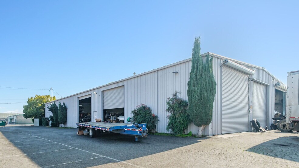3808 E Jensen Ave, Fresno, CA à vendre - Photo du bâtiment - Image 2 de 8