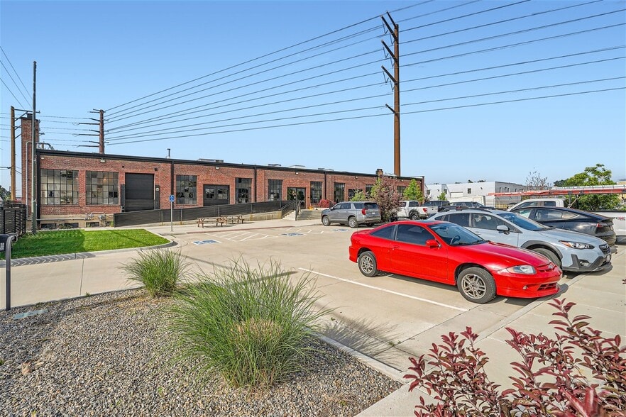 389 S Lipan St, Denver, CO for lease - Building Photo - Image 2 of 28