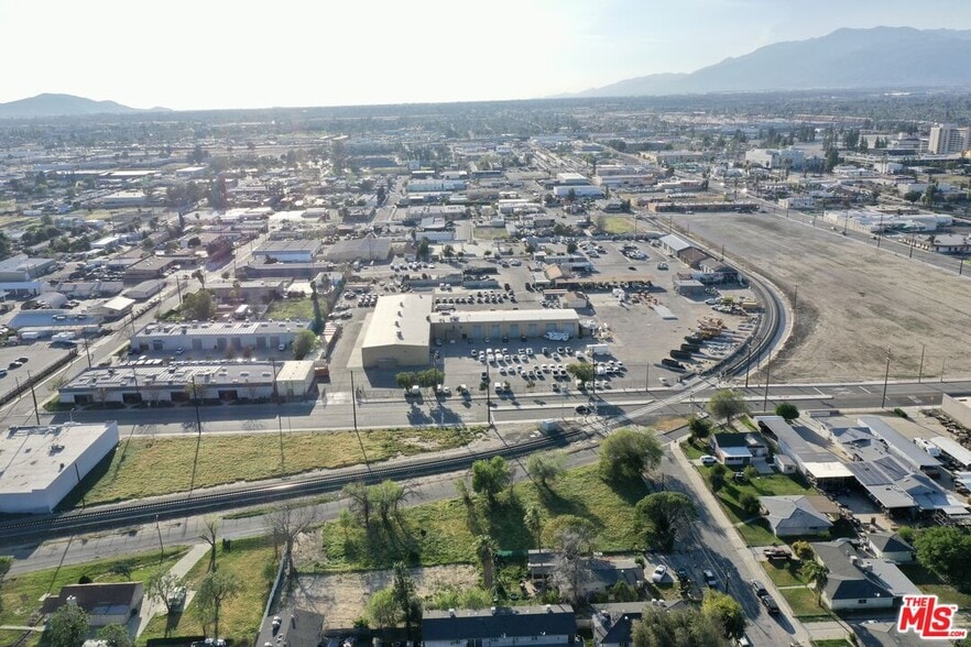 125 Julia St, San Bernardino, CA for sale - Building Photo - Image 2 of 7