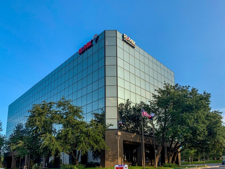 6510 Abrams Rd, Dallas, TX à louer - Photo du bâtiment - Image 2 de 10