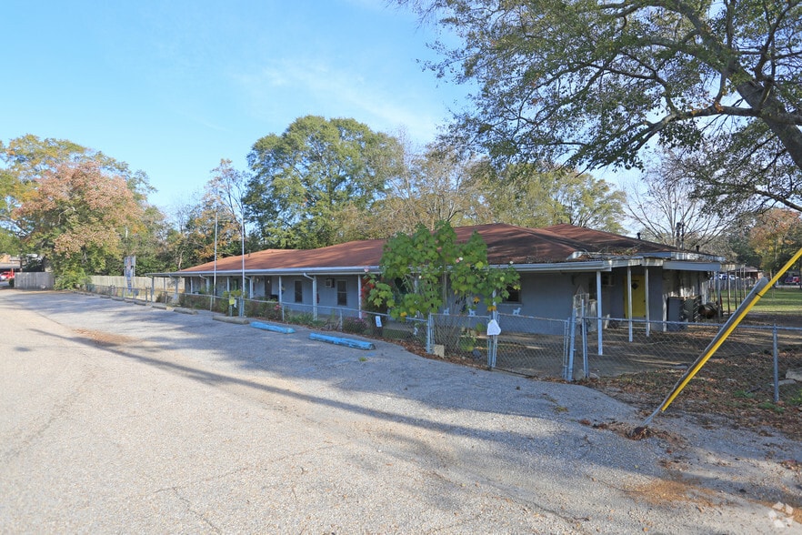 821 Peachtree St, Prattville, AL for sale - Primary Photo - Image 1 of 8