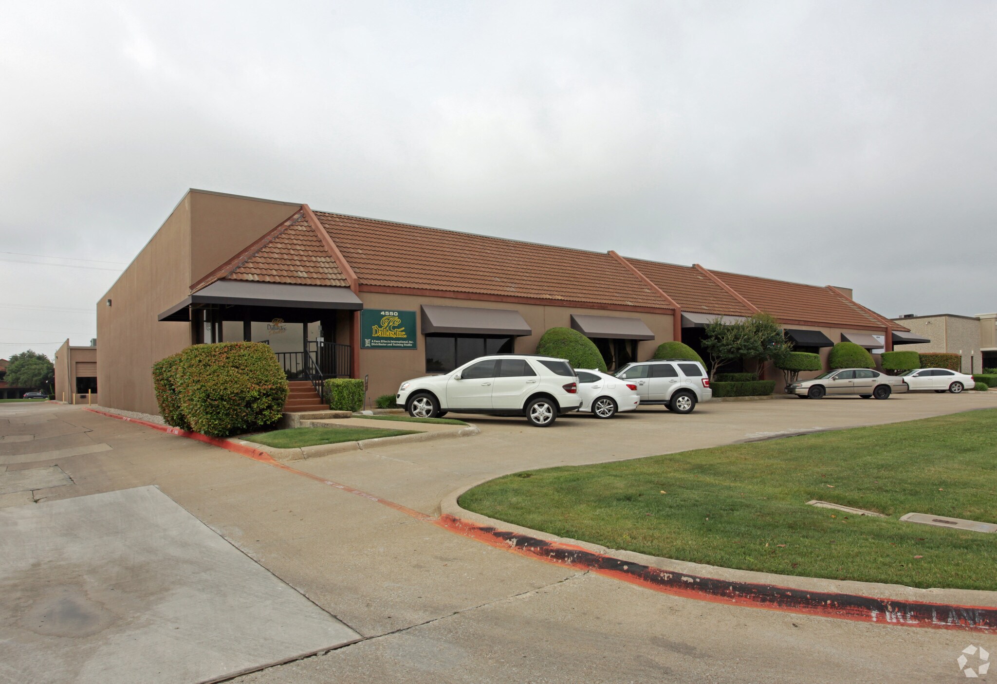 4544-4550 Sunbelt Dr, Addison, TX à louer Photo du bâtiment- Image 1 de 3