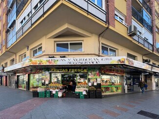 Plus de détails pour Multi-résidentiel à vendre