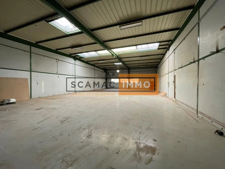 Industrial in Lognes for lease - Building Photo - Image 2 of 4
