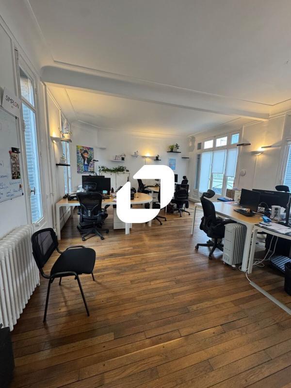 Office in Montreuil for lease Interior Photo- Image 1 of 9