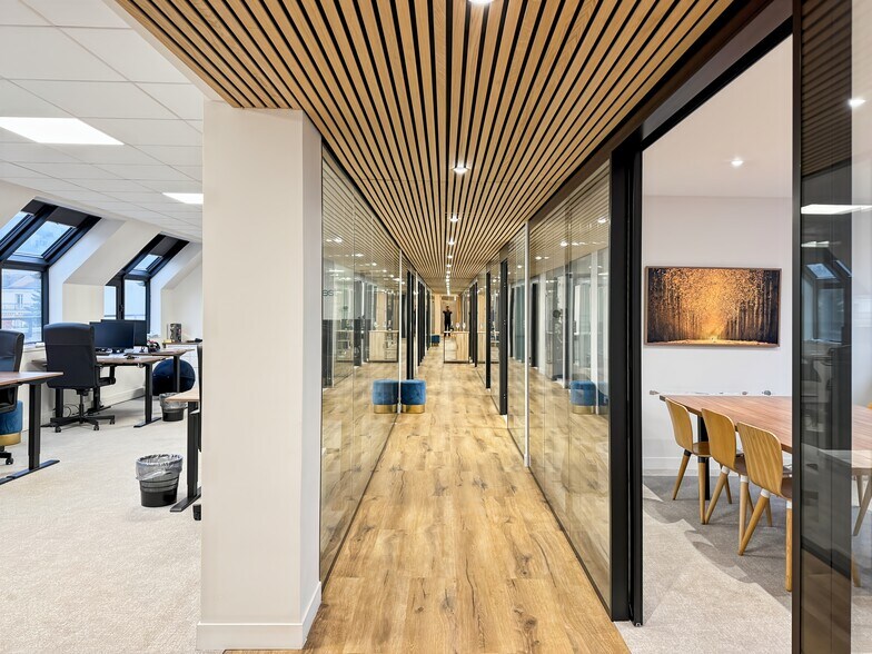 121 Rue Edouard Vaillant, Levallois-Perret à louer - Photo du bâtiment - Image 2 de 12