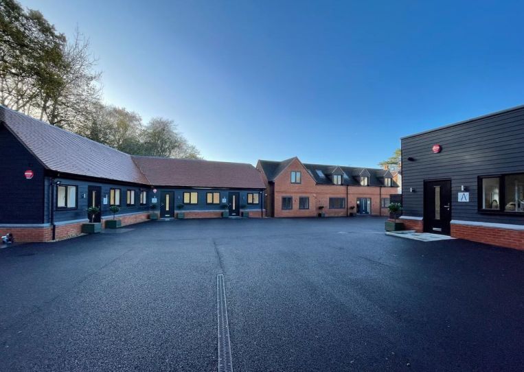 299A Connaught Rd, Brookwood for lease Primary Photo- Image 1 of 2