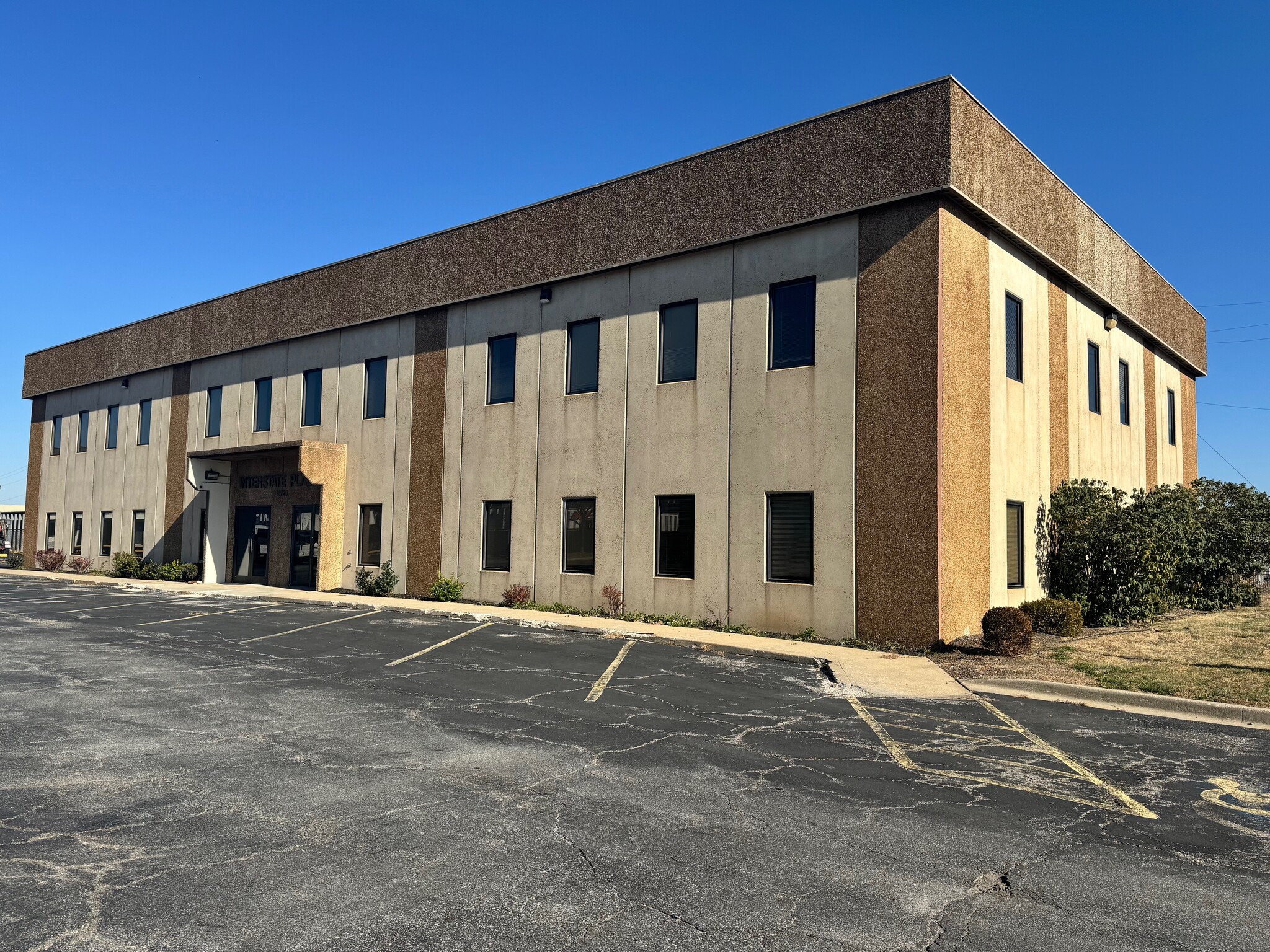 13720 E 42nd Ter, Independence, MO à louer Photo du bâtiment- Image 1 de 12