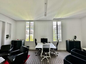 10 Villa D'Eylau, Paris for lease Interior Photo- Image 1 of 4