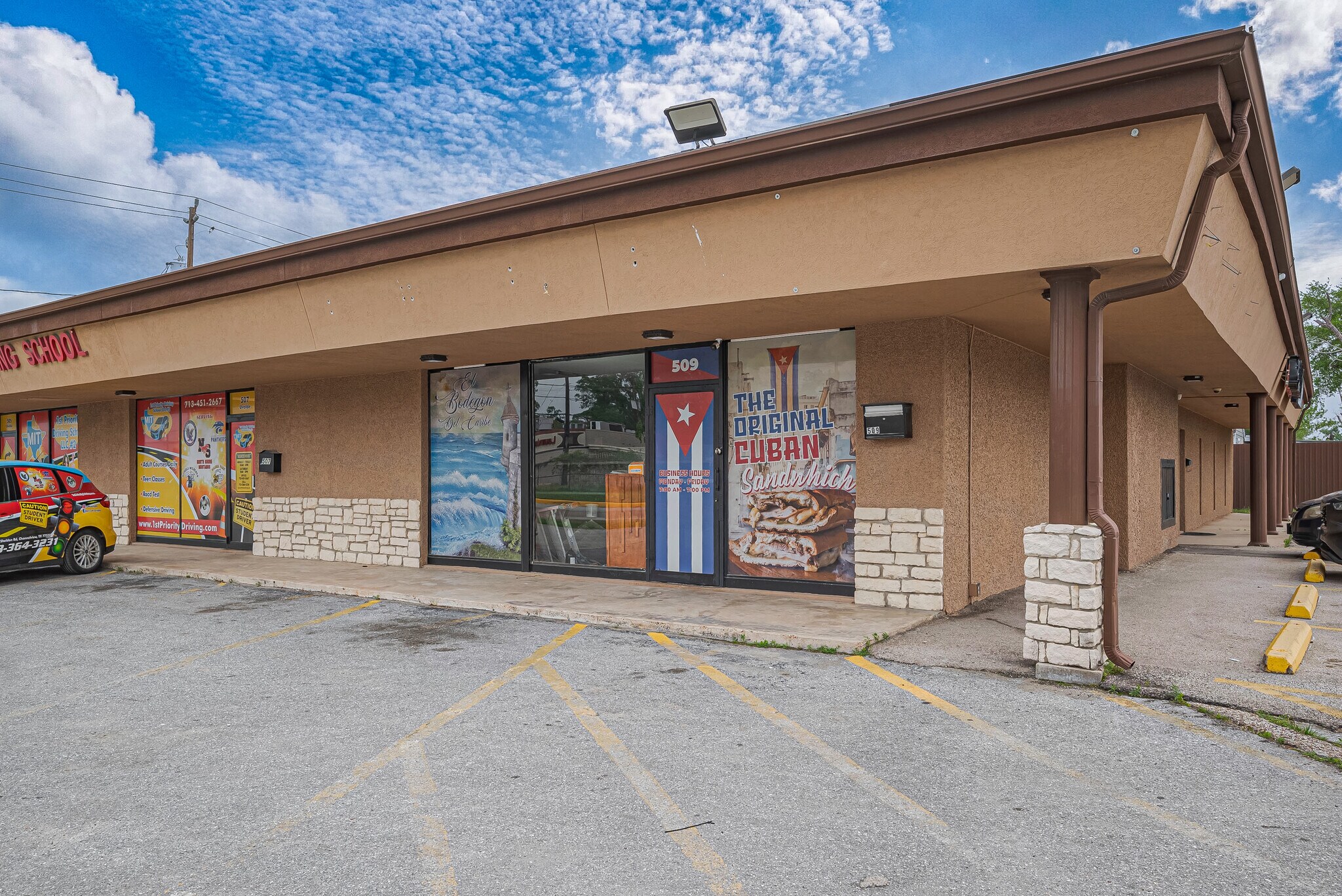 500-509 Uvalde Rd, Houston, TX for lease Building Photo- Image 1 of 16