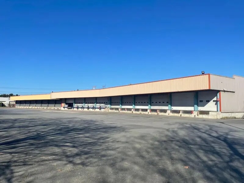 Industrial in Collégien for lease Building Photo- Image 1 of 9