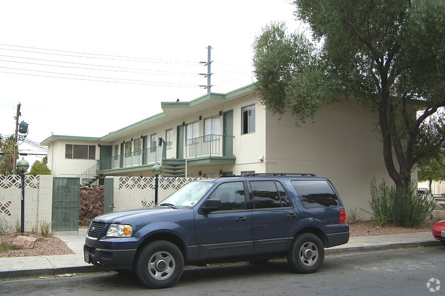 2636 Lynnwood St, Las Vegas, NV for sale - Building Photo - Image 1 of 18