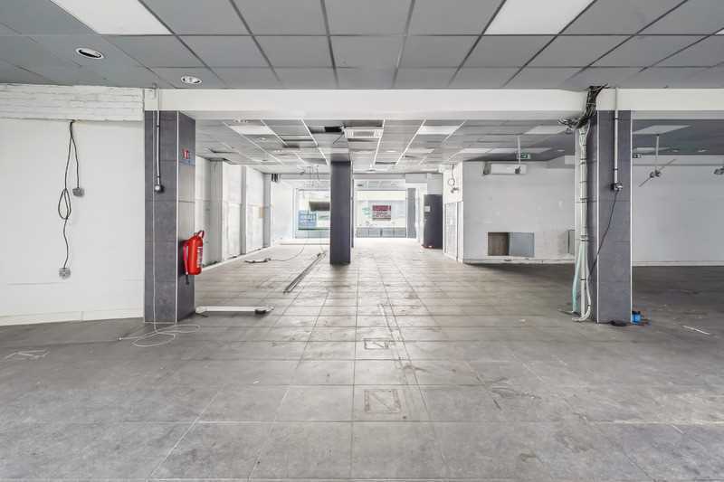 2 Place D'Aligre, Paris for sale - Interior Photo - Image 2 of 10