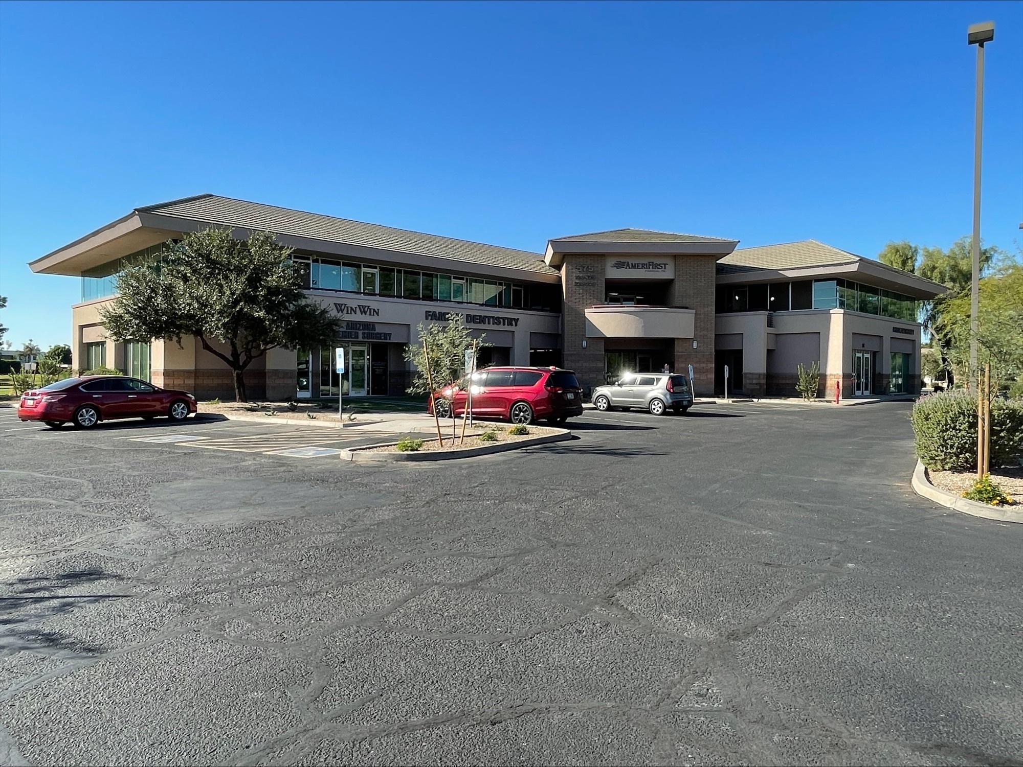 575 W Chandler Blvd, Chandler, AZ for lease Building Photo- Image 1 of 9