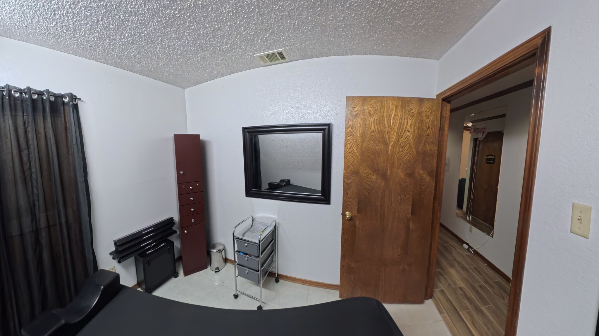 1055 W Pioneer Pky, Grand Prairie, TX for lease Interior Photo- Image 1 of 23