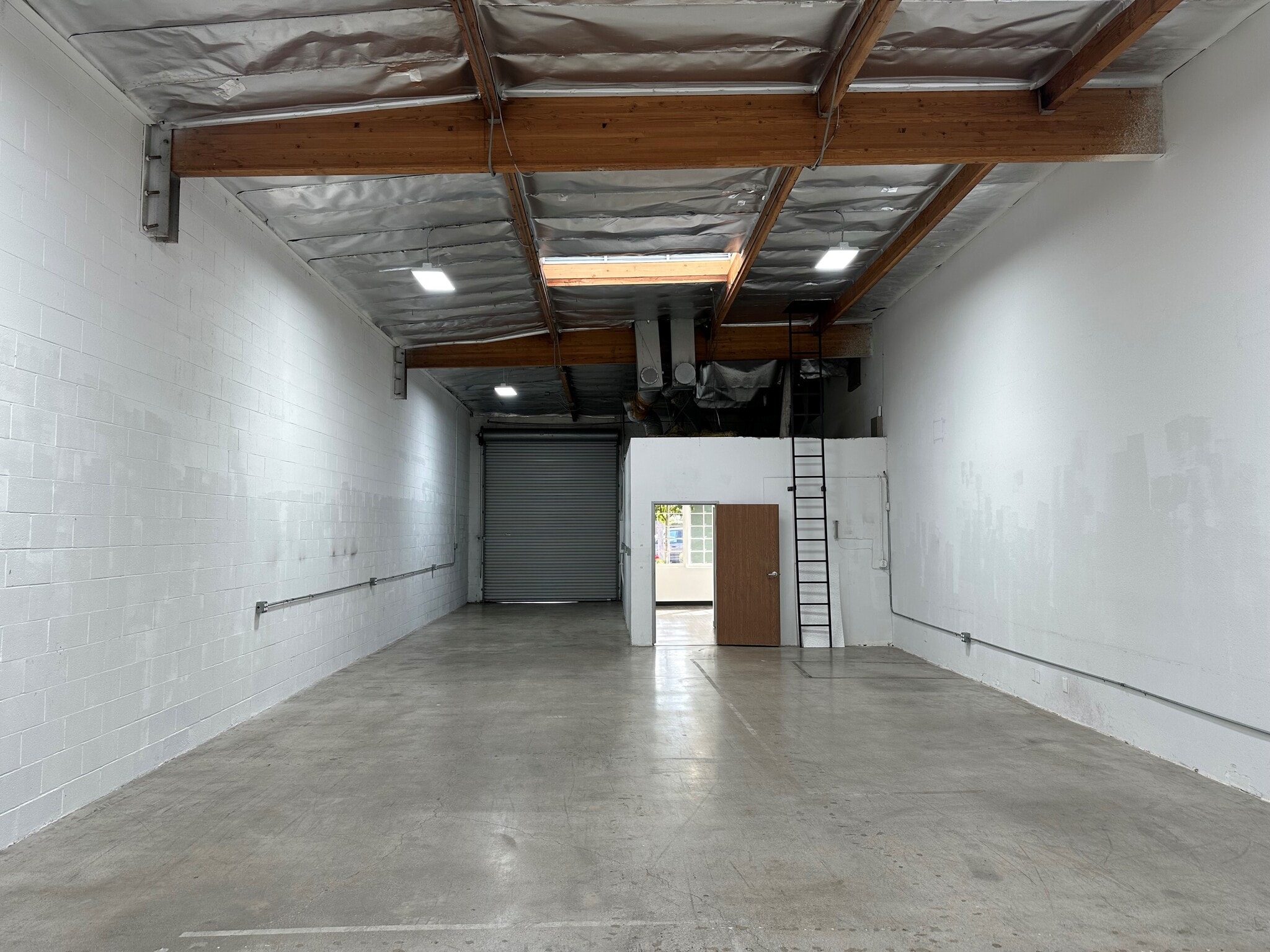 15703 Condon Ave, Lawndale, CA for lease Interior Photo- Image 1 of 4