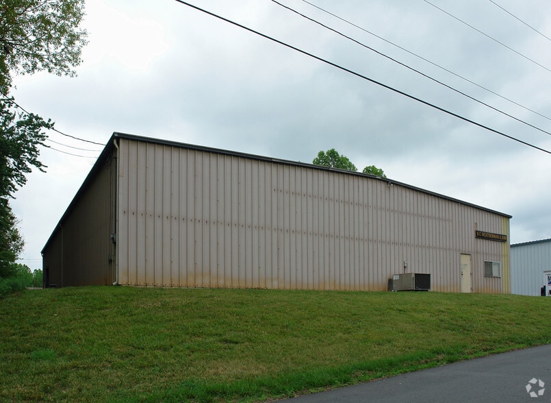 2774 Nieman Industrial Dr, Winston-Salem, NC for lease - Building Photo - Image 3 of 6