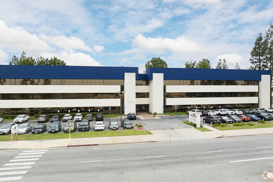 12440 Firestone Blvd, Norwalk, CA à louer - Photo du bâtiment - Image 2 de 22