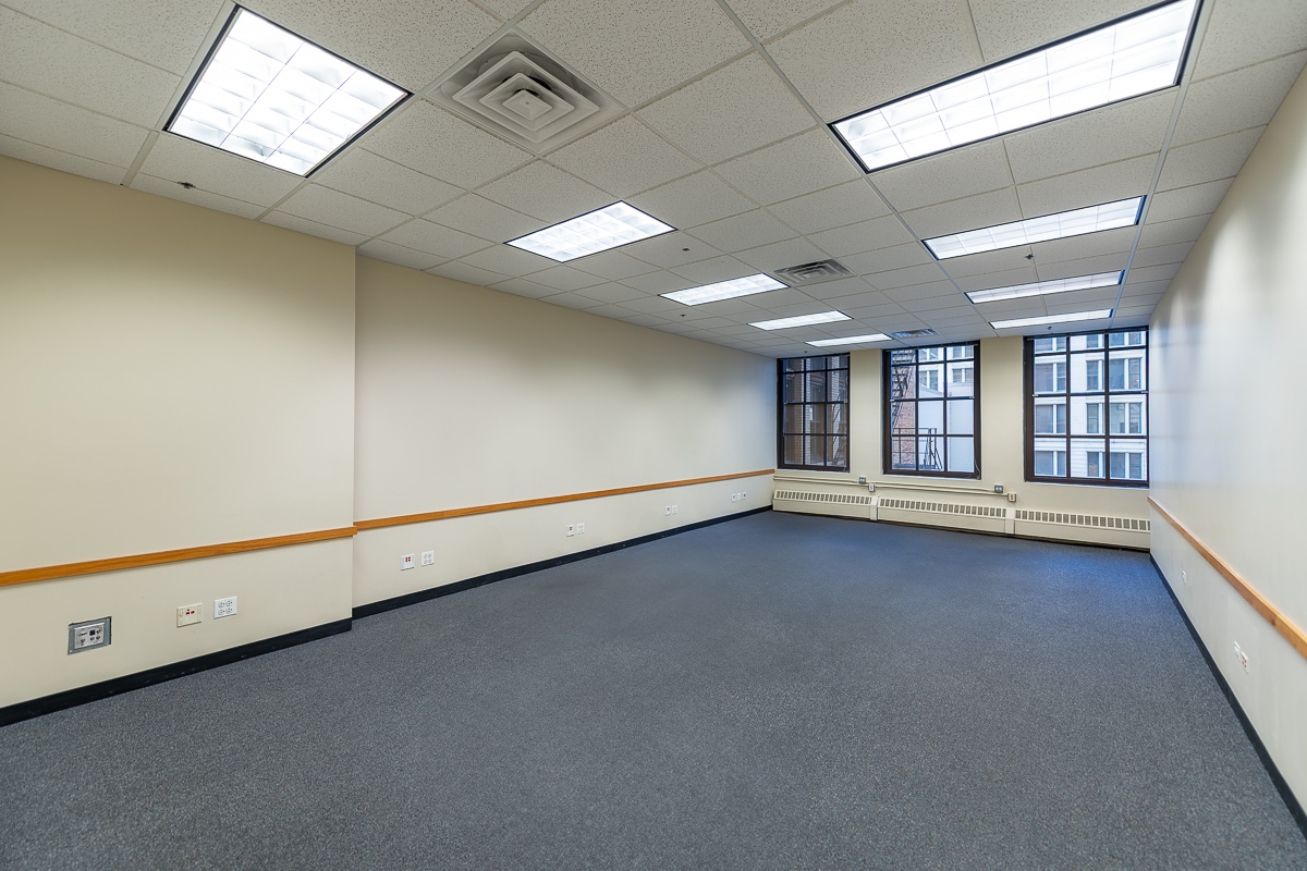 17 N State St, Chicago, IL for lease Interior Photo- Image 1 of 3
